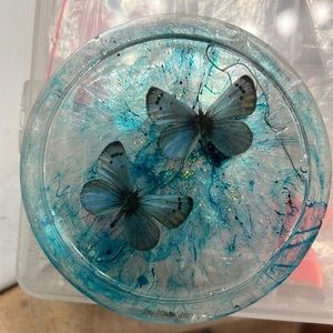 Round resin trinket tray